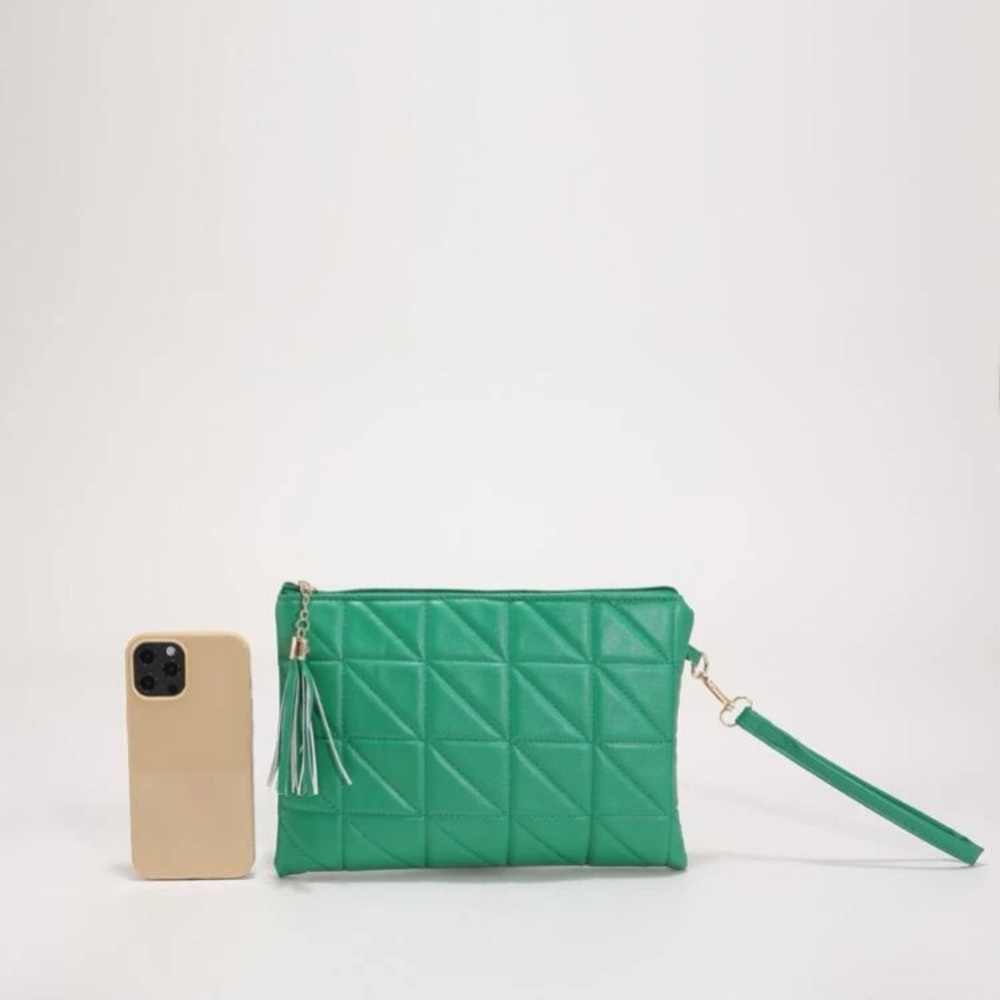 NWT Goregous Green Triangular Quilted Tassel Zipper Faux Leather Wristlet Bag - Picture 4 of 8